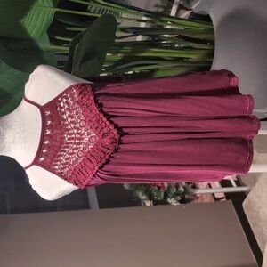 Women's burgundy color sleeveless dressy top